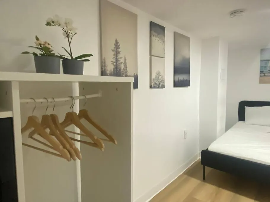 Entire Place In Downtown 2 Bedroom Basement Suite Toronto Daire