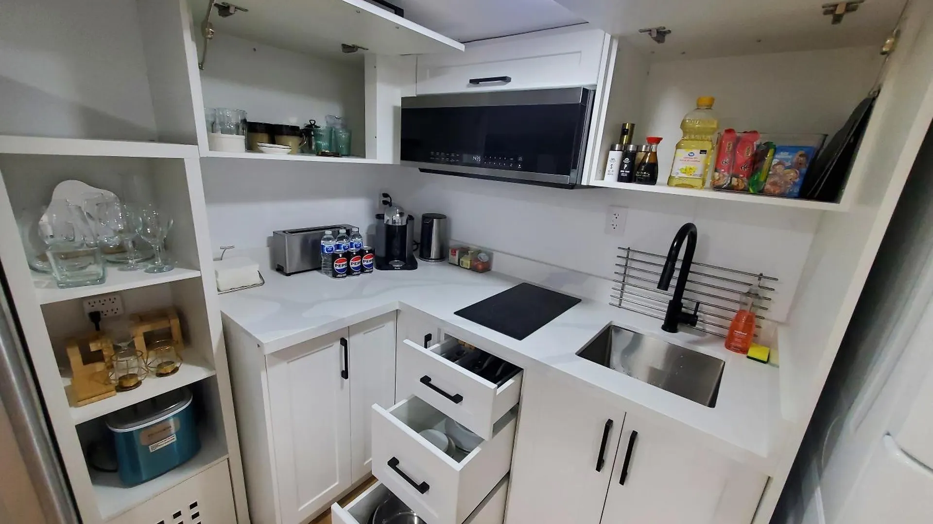 Daire Entire Place In Downtown 2 Bedroom Basement Suite Toronto
